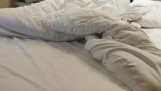 与娇小的少女和大鸡巴的禁忌宿舍性爱 - Adria Rae