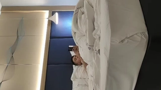 你们看红不红~美胸主播拨开自己鲍鲍直后播