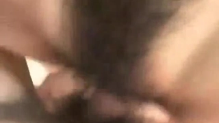囚禁少女窗前