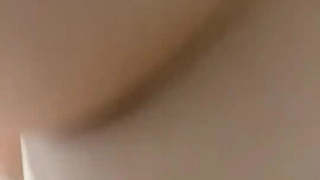 大神男扮女装潜入女浴室偷拍美女少妇换衣服