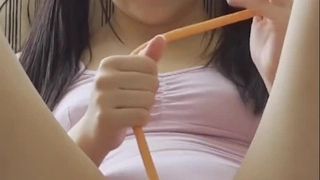 猥琐男约见清纯漂亮女网友在饮品中添加迷魂剂晕倒后玩弄啪啪啪内射干的时候还断断续续有呻吟声
