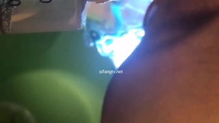 大眼清纯萌妹子私底下却超饥渴，穿上情趣装将大黑牛插入，体验震动高潮呻吟娇喘