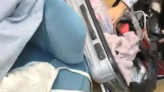 热爱阴茎的业余爱好者在宿舍房间里接受大鸡巴